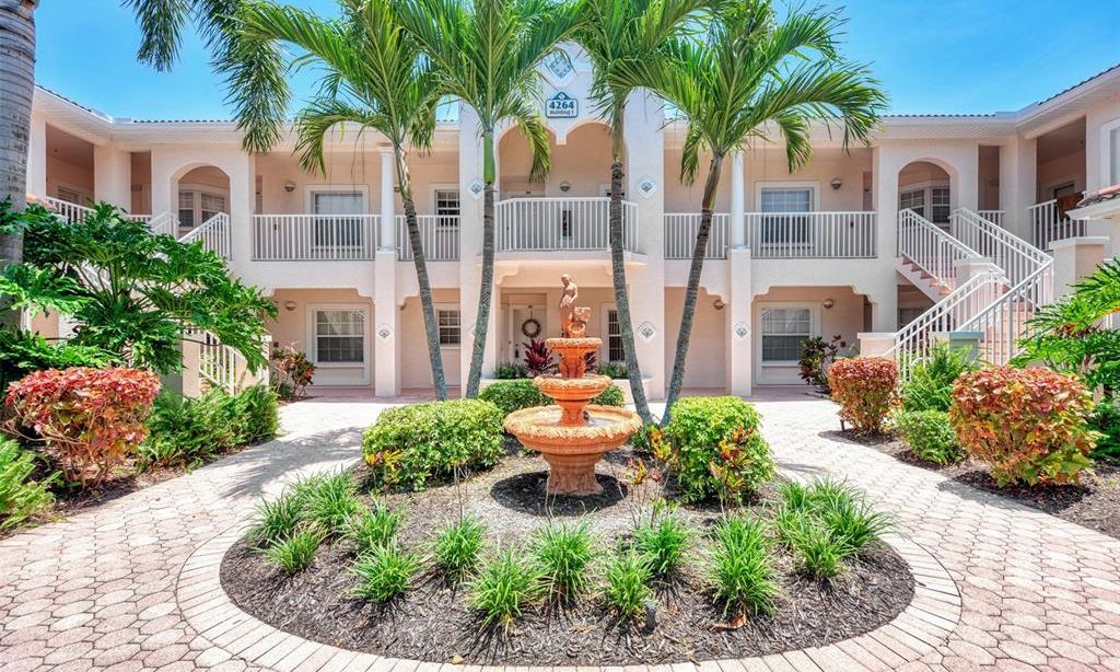 Plaza De Flores on Palmer Ranch community photo 1