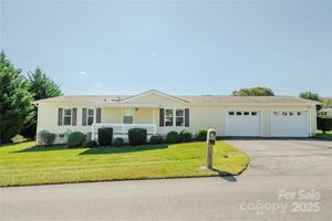 14 BEECHNUT DR, HENDERSONVILLE, NC