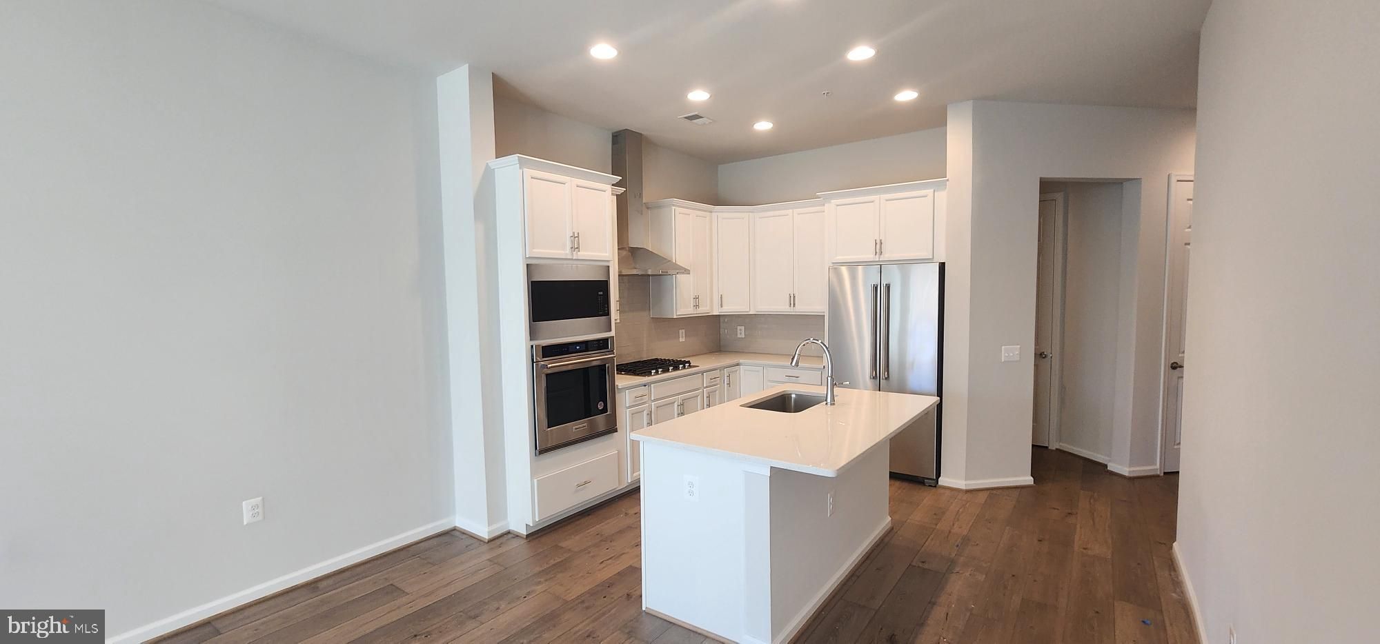 image of property at 19012 CORAL REEF SQUARE