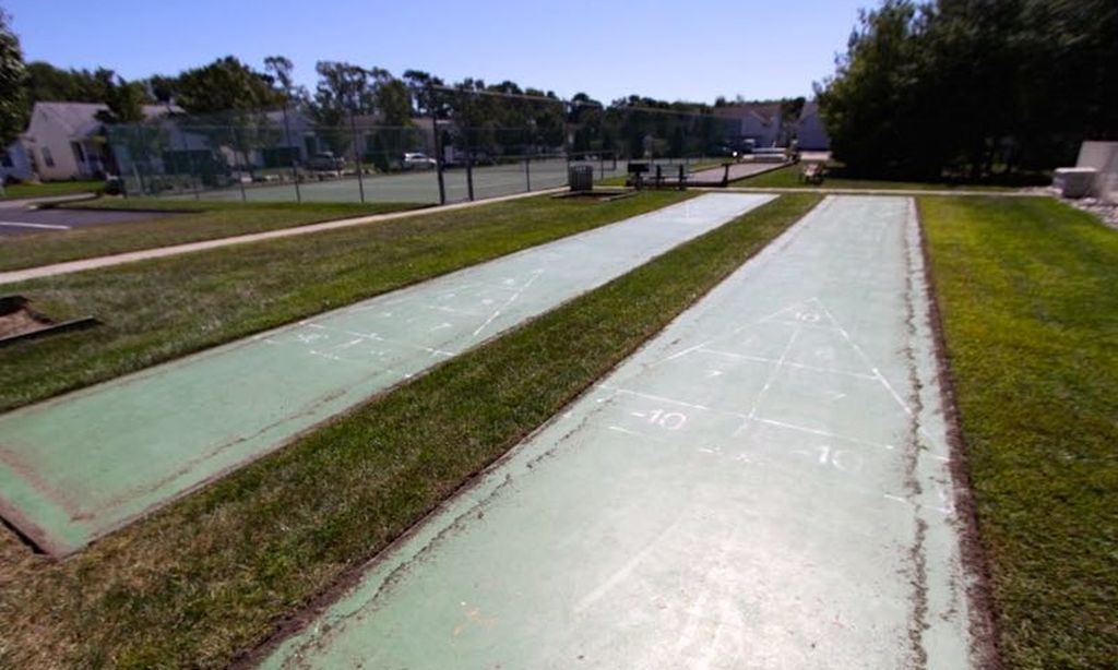 2 Shuffleboard Courts