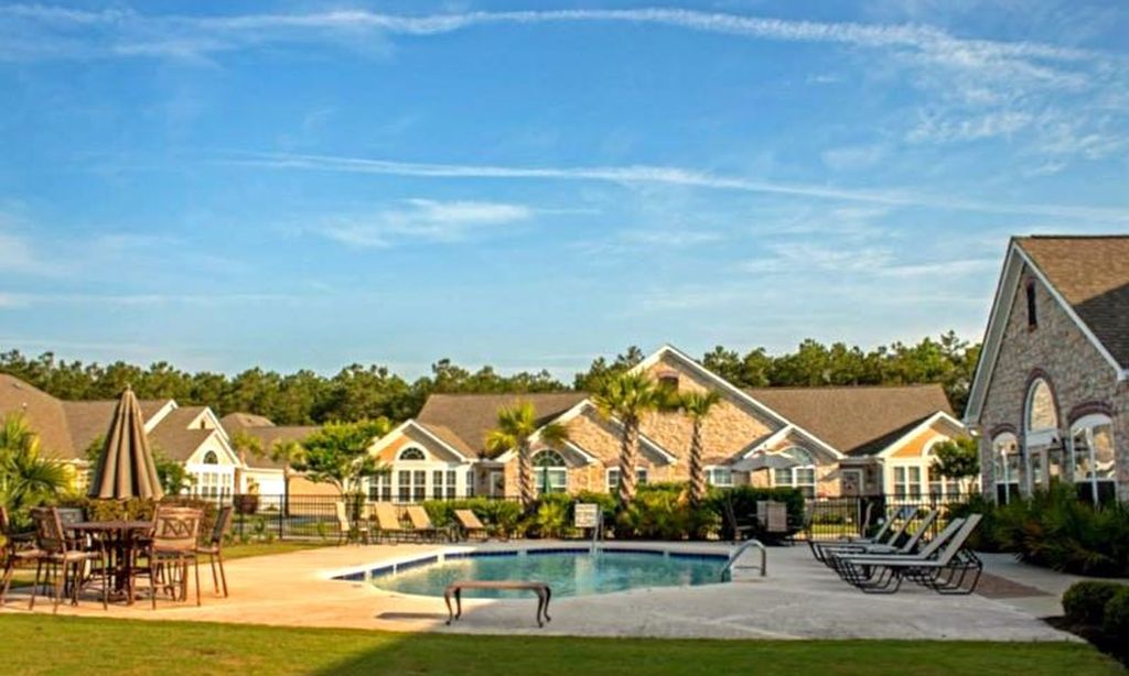Outdoor Pool & Patio