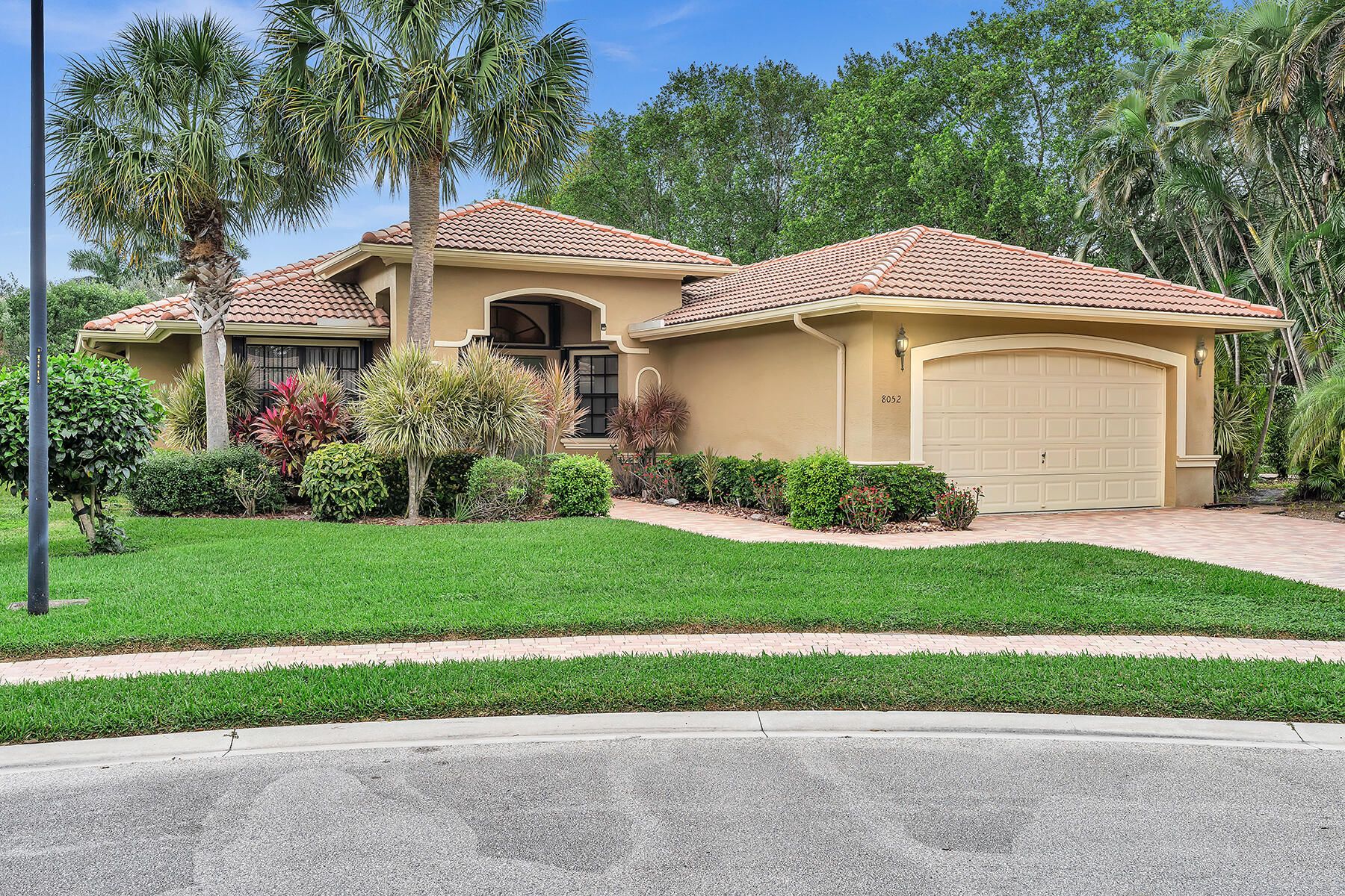 image of property at 8052 Via Grande