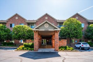 2895 W RIVERWALK CIR APT 104, LITTLETON, CO