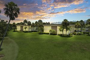27 VISTA GARDENS TRL APT 106, VERO BEACH, FL