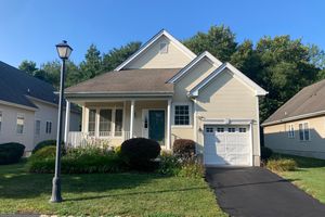 7 SWALLOW DR, HAMILTON, NJ