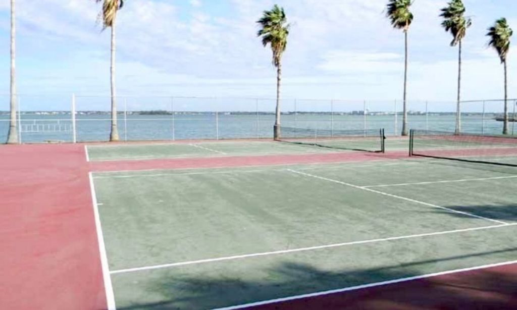 2 Tennis Courts