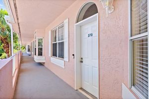 18081 SE COUNTRY CLUB DR APT 370, TEQUESTA, FL
