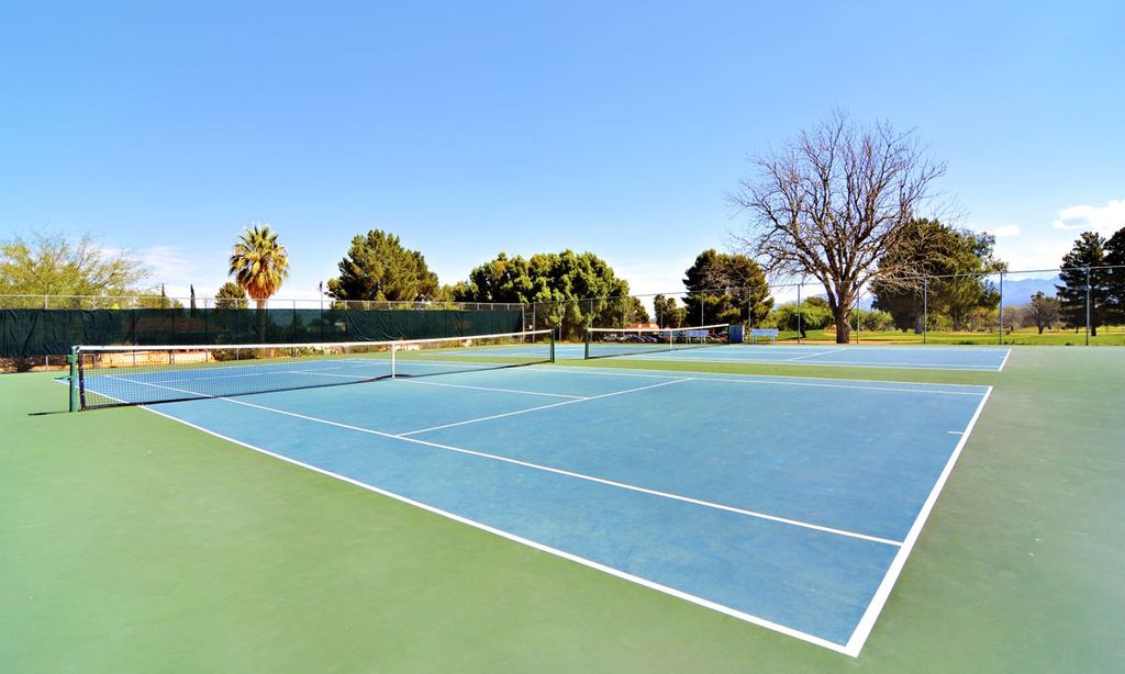 2 Tennis Courts