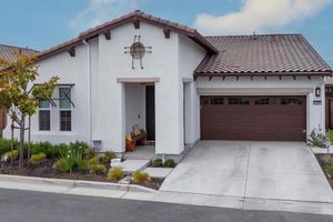 2102 WHITE OAK DR, HOLLISTER, CA