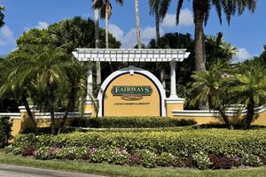 5020 FAIRWAYS CIR APT 101, VERO BEACH, FL