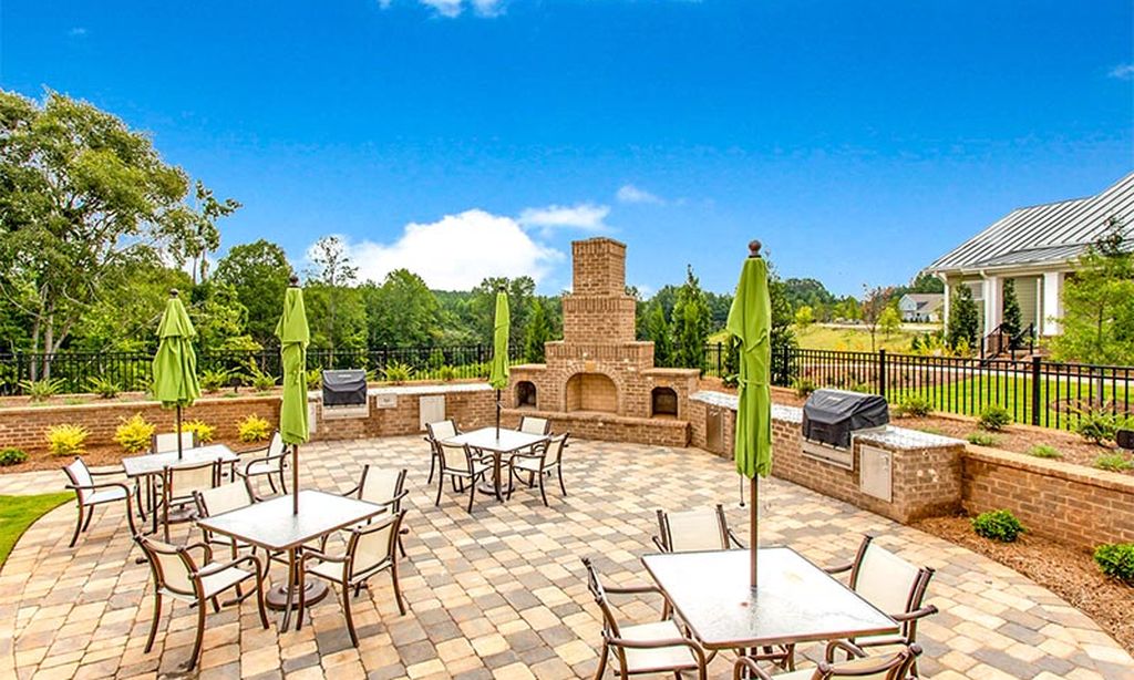 Outdoor Patio & BBQ Area