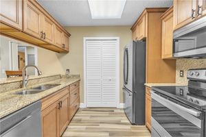 18 PLANTATION DR APT 106, VERO BEACH, FL