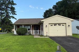 1 DORCHESTER DR, SOUTHAMPTON, NJ