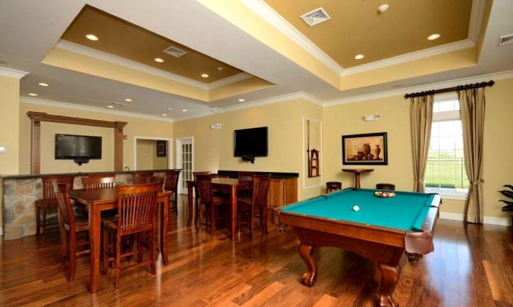 Billiards Room & Bar