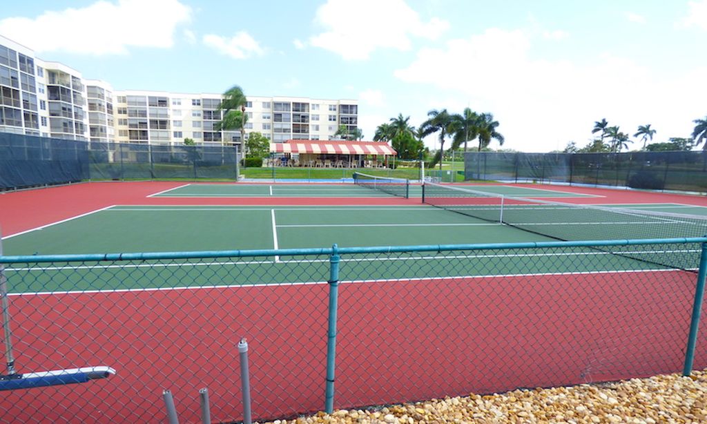 14 Tennis Courts