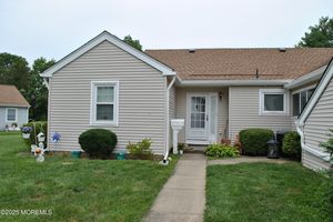 82 PARKWAY DR # B, FREEHOLD, NJ