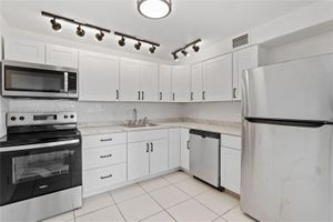 302 WELLINGTON C, WEST PALM BEACH, FL