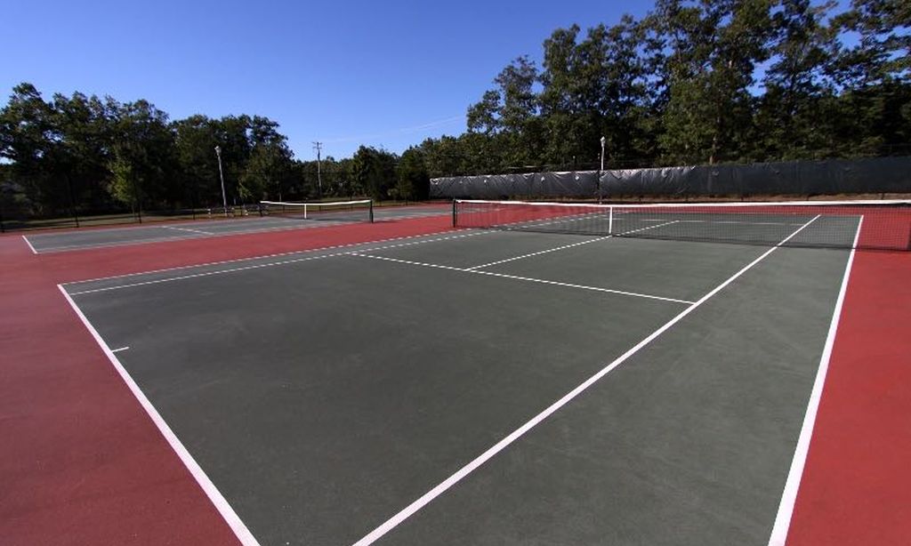 2 Tennis Courts