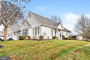 207 BURHOLME DR, HAMILTON, NJ