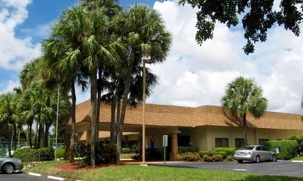 Lakes of Carriage Hills | Tamarac, FL Retirement Communities | 55places