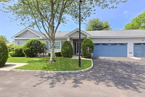 497 OAK BLUFF CT, MORICHES, NY