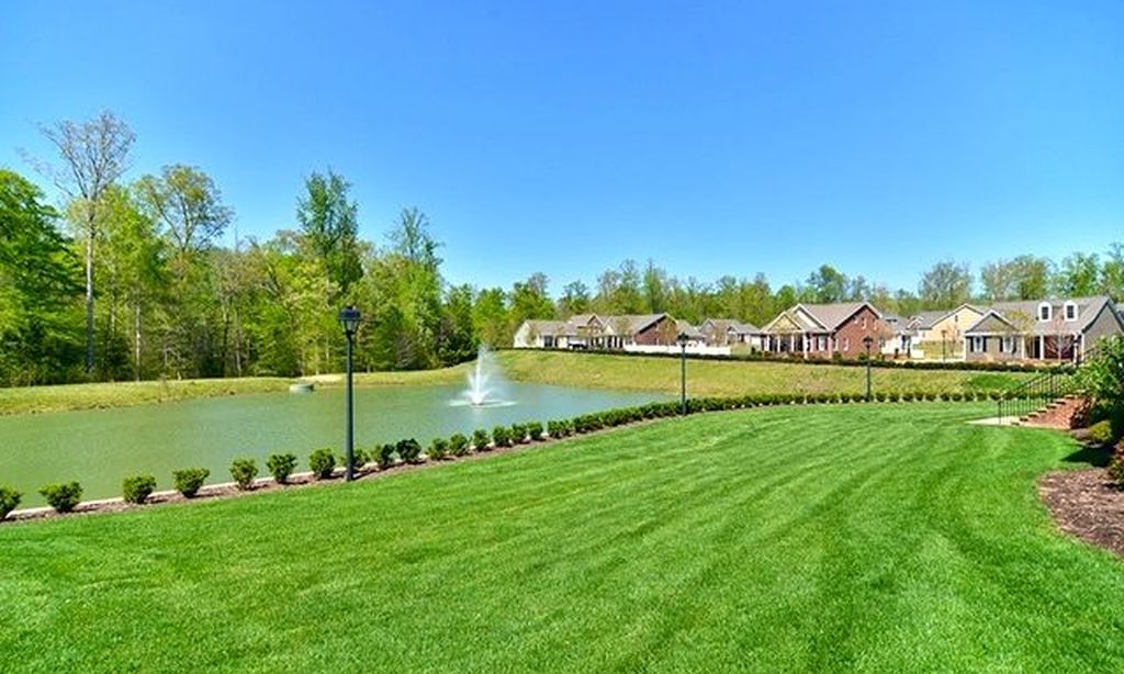 Scenic Ponds & Lush Landscaping