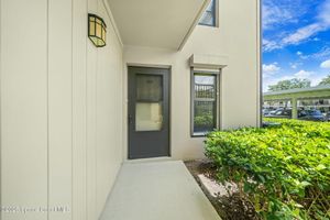 14 PLANTATION DR APT 103, VERO BEACH, FL