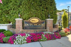 1138 WILLOW LN, HEMPSTEAD, NY