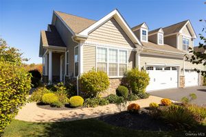 4 AVONDALE LN, WAPPINGERS FALLS, NY