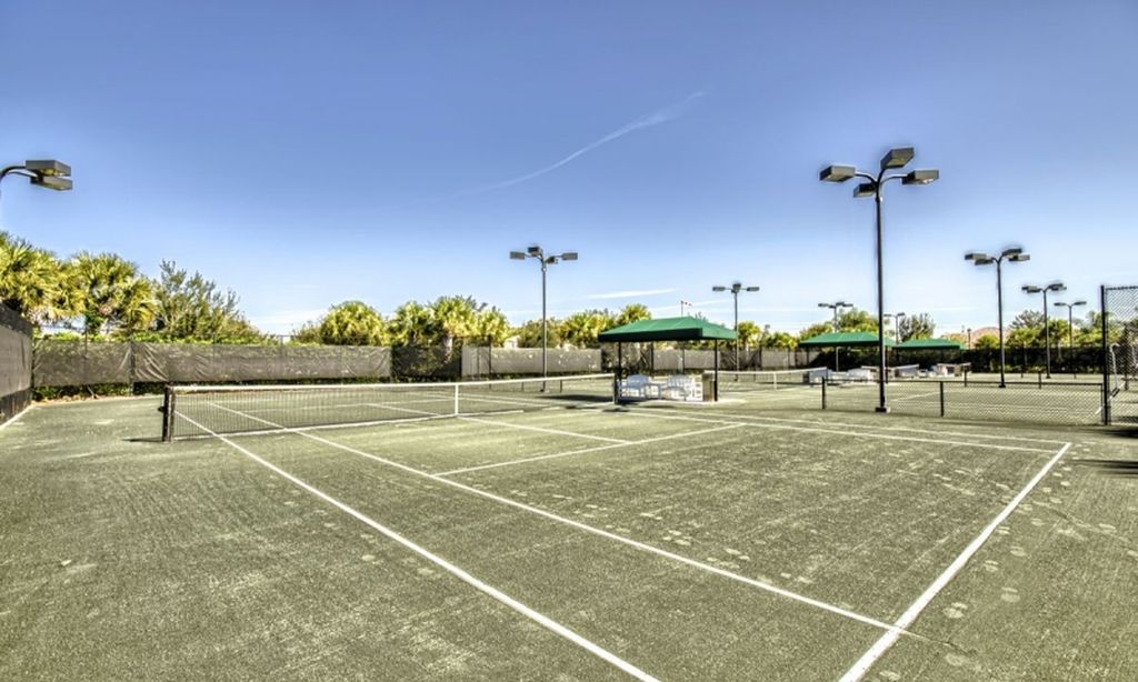 4 Tennis Courts