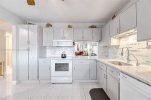 4955 E SABAL PALM BLVD APT 305, TAMARAC, FL