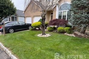102 LEEDS LN, MONROE, NJ