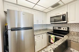 7106 GOLF COLONY CT 104, LAKE WORTH, FL