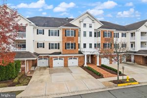 15251 ROYAL CREST DR APT 103, HAYMARKET, VA