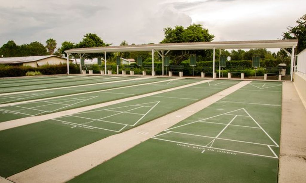8 Shuffleboard Courts