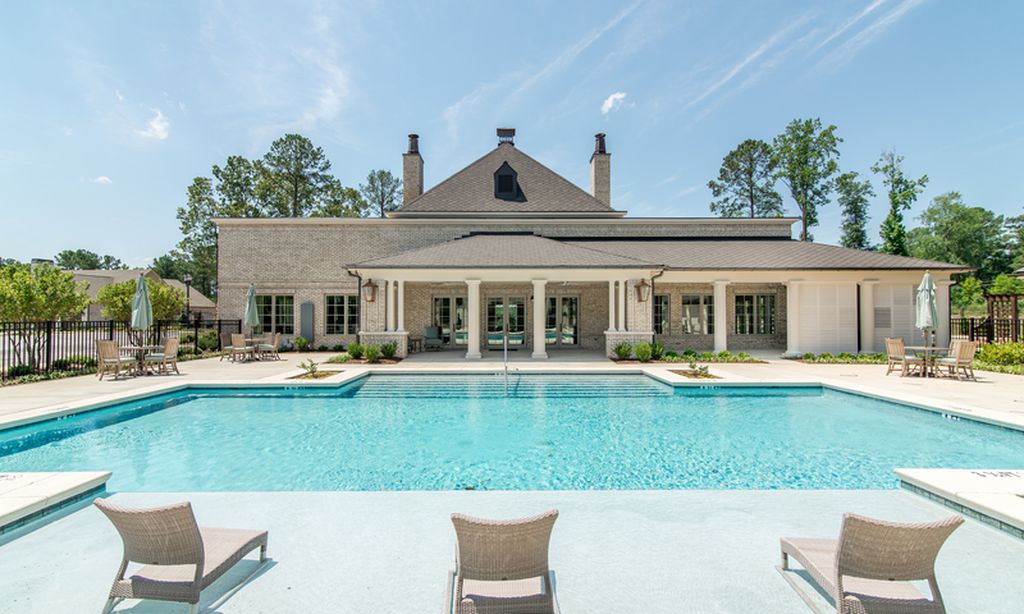 Outdoor Pool & Patio