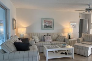 27 COLONIAL CLUB DR 200, BOYNTON BEACH, FL