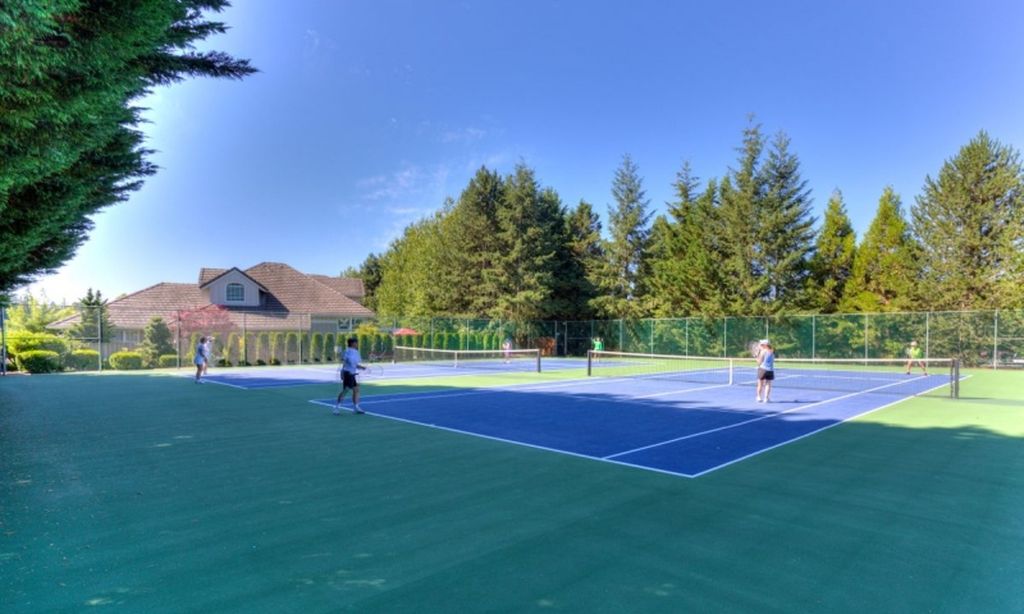 2 Tennis Courts