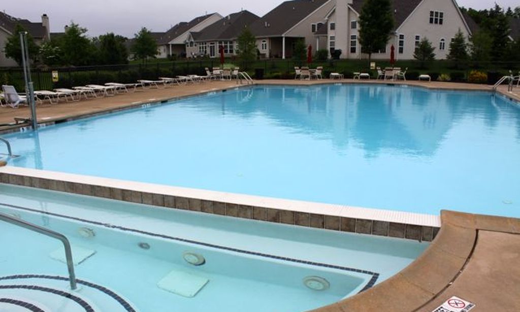 Outdoor Pool & Spa