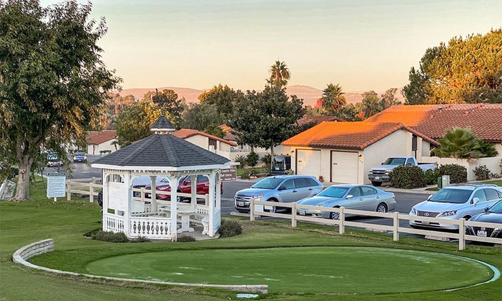 Putting Green & Gazebo