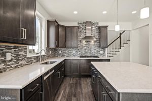 33 KAY CHIARELLO WAY, HAMILTON, NJ