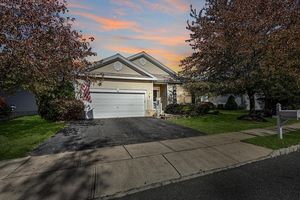 49 CHAMBER LN, COLUMBUS, NJ