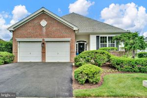 32 BREWSTER CT, PENNINGTON, NJ