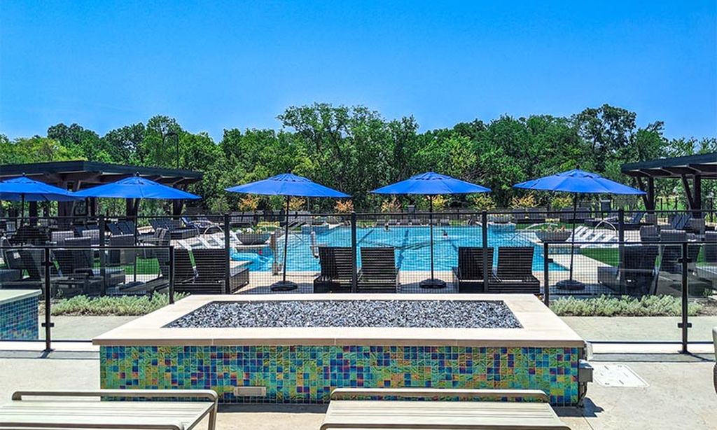 Outdoor Pool & Fire Pit