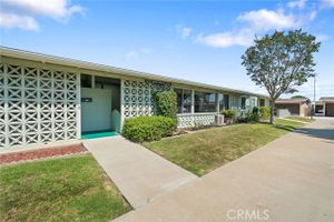 1241 KNOLLWOOD RD APT 46B, SEAL BEACH, CA