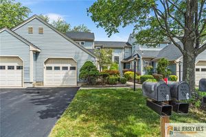 10 GLASTONBURY DR C, MONROE, NJ