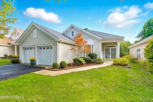 16 GREENWAYS LN, LAKEWOOD, NJ