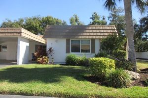 5571 RIVERBLUFF CIR # V1, SARASOTA, FL