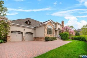 2 WINDSOR LN, RAMSEY, NJ