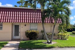 135 AMHERST LN, LAKE WORTH, FL